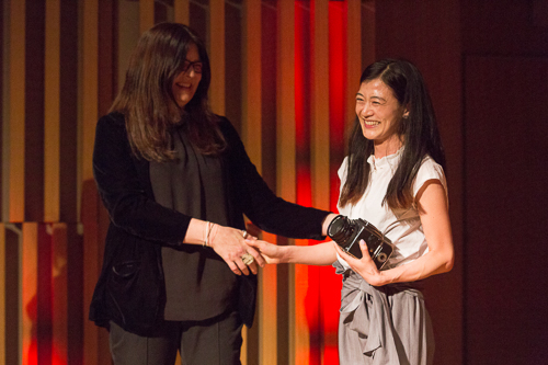 Elizabeth Addyman (Hasselblad Japan) and Yuna Yagi © 2016 Takuya Oshima