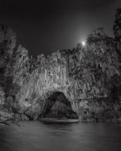 ラファエル・ダラポルタ「The elusive Chauvet – Pont-d’Arc Cave(Éditions Xavier Barral) 」2016年 © Raphaël Dallaporta / Éditions Xavier Barral