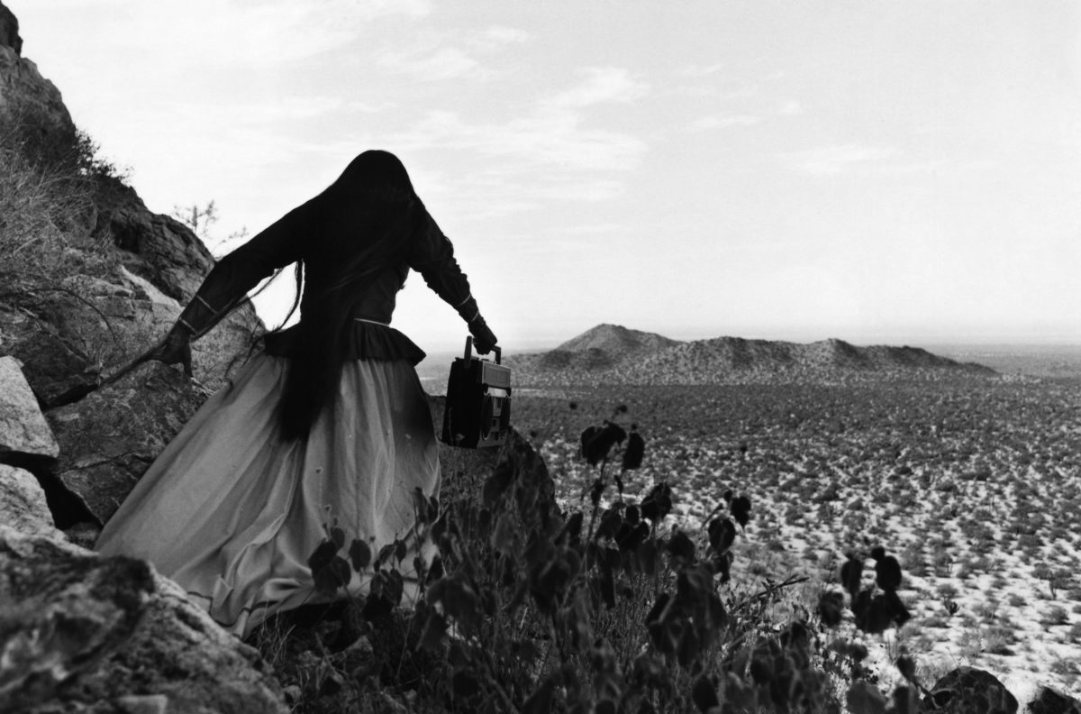 <span class="u-italic400">Mujer ángel,</span>1979, Sonoran Desert, Mexico © Graciela Iturbide
